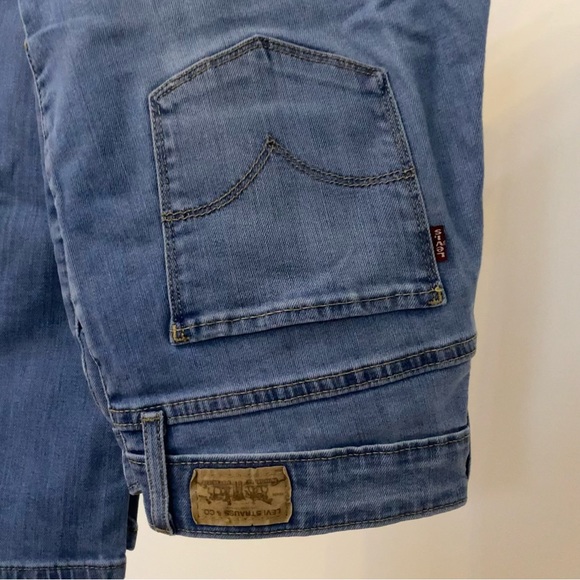 [SOLD] LEVI’S jeans (size 4/27) - Picture 2 of 5